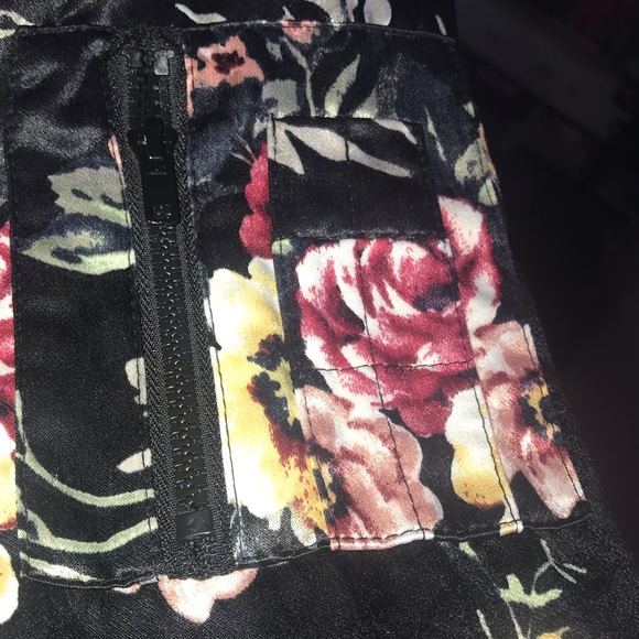 Flower print jacket in black - Picture 3 of 8